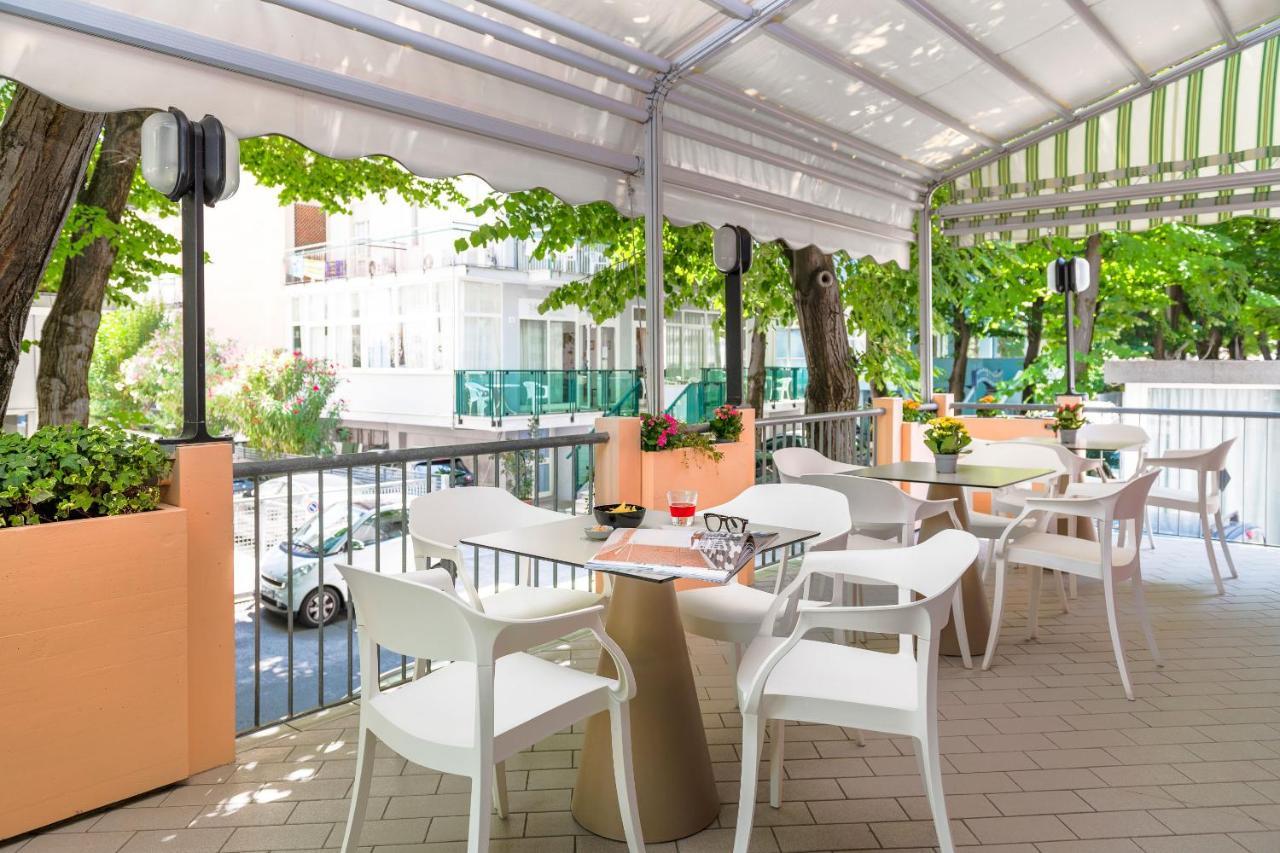 Hotel Tres Jolie Ріміні Екстер'єр фото