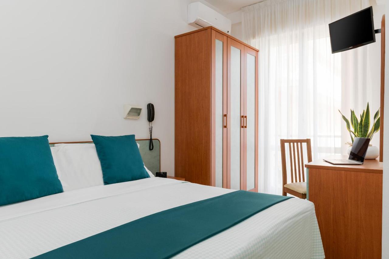 Hotel Tres Jolie Ріміні Екстер'єр фото