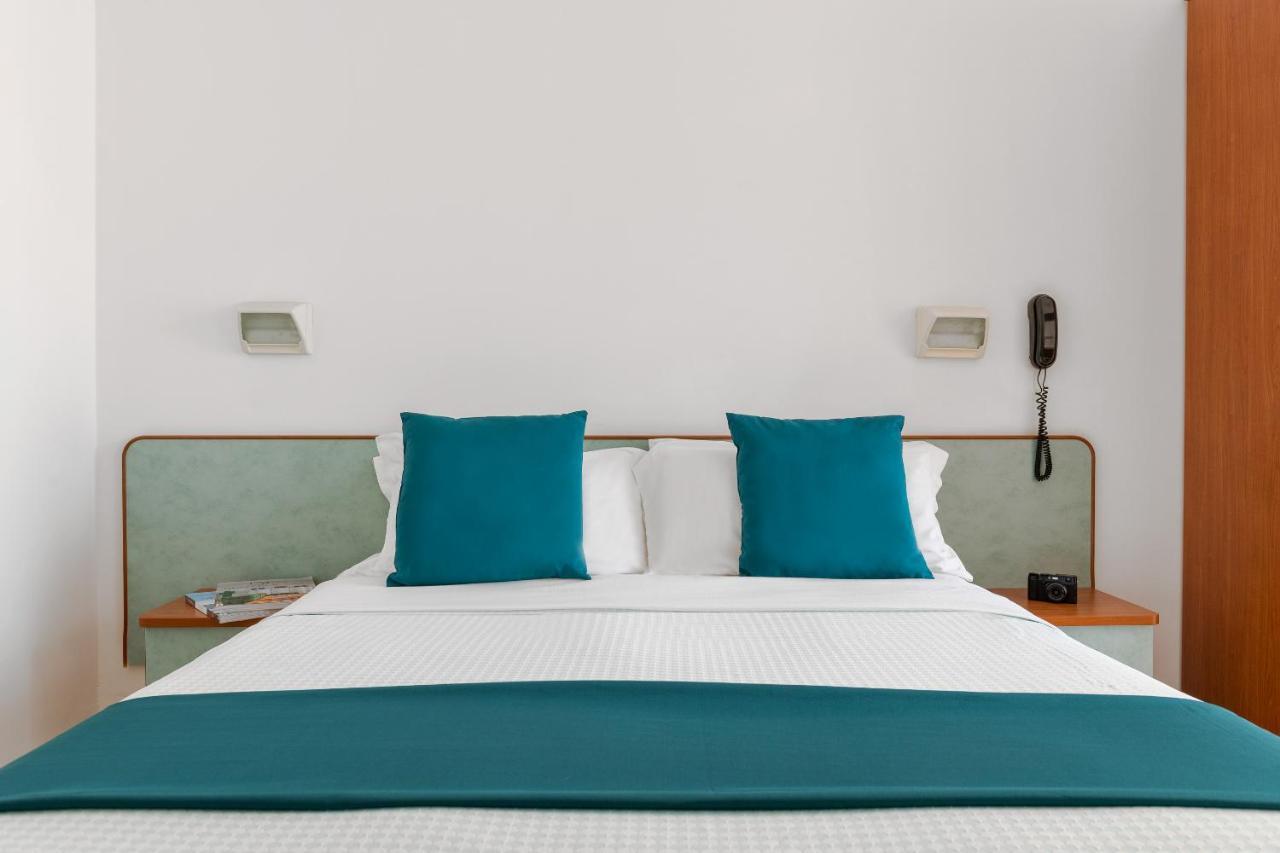 Hotel Tres Jolie Ріміні Екстер'єр фото