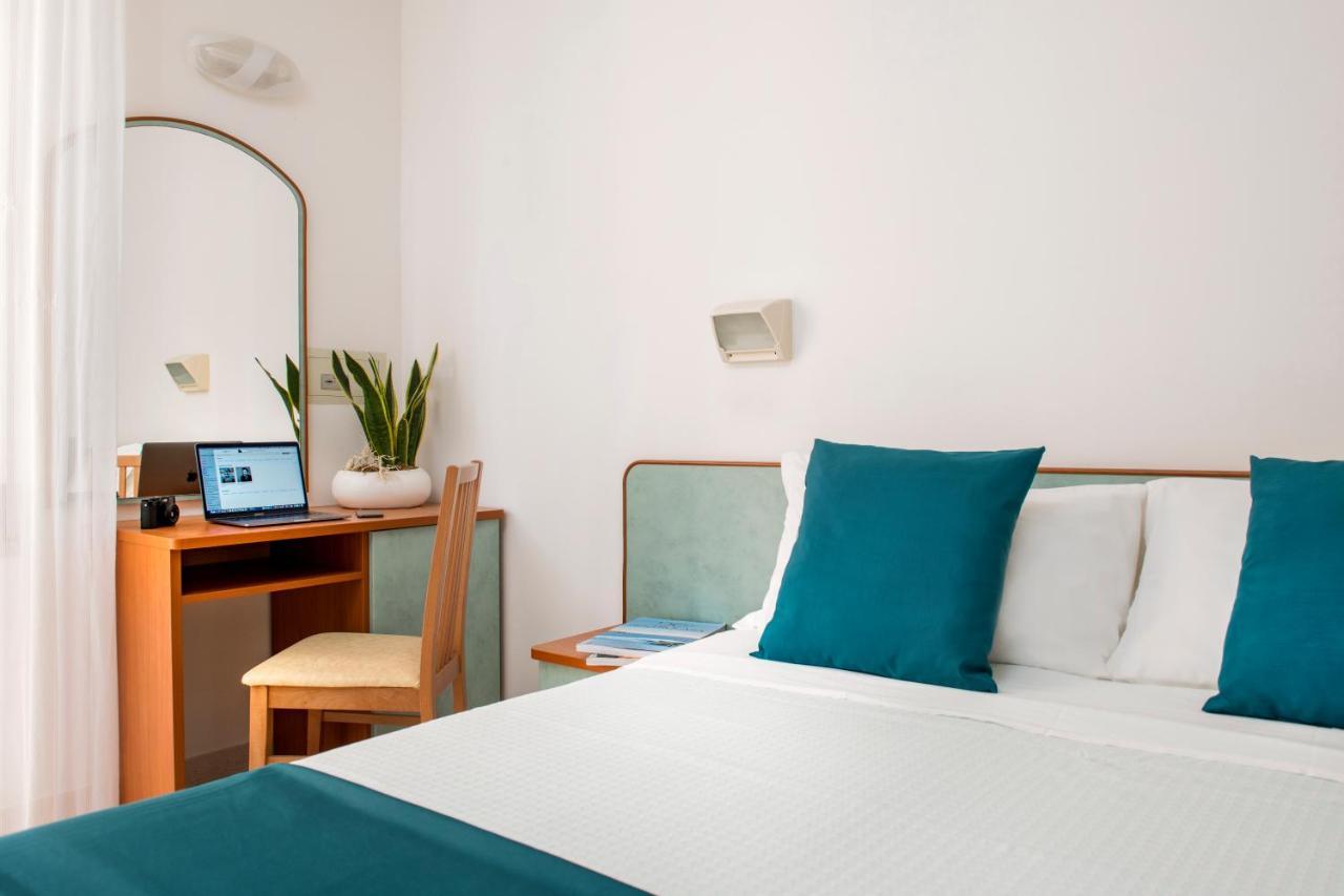Hotel Tres Jolie Ріміні Екстер'єр фото