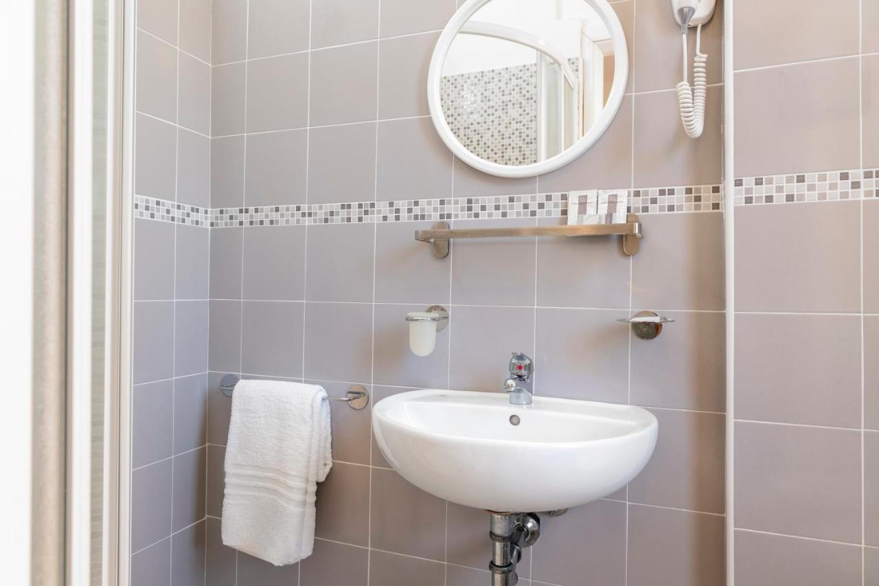 Hotel Tres Jolie Ріміні Екстер'єр фото