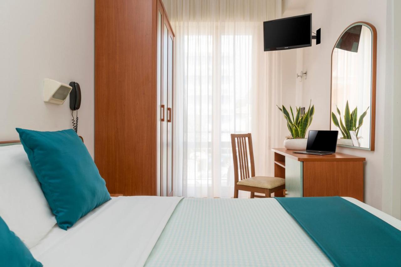 Hotel Tres Jolie Ріміні Екстер'єр фото