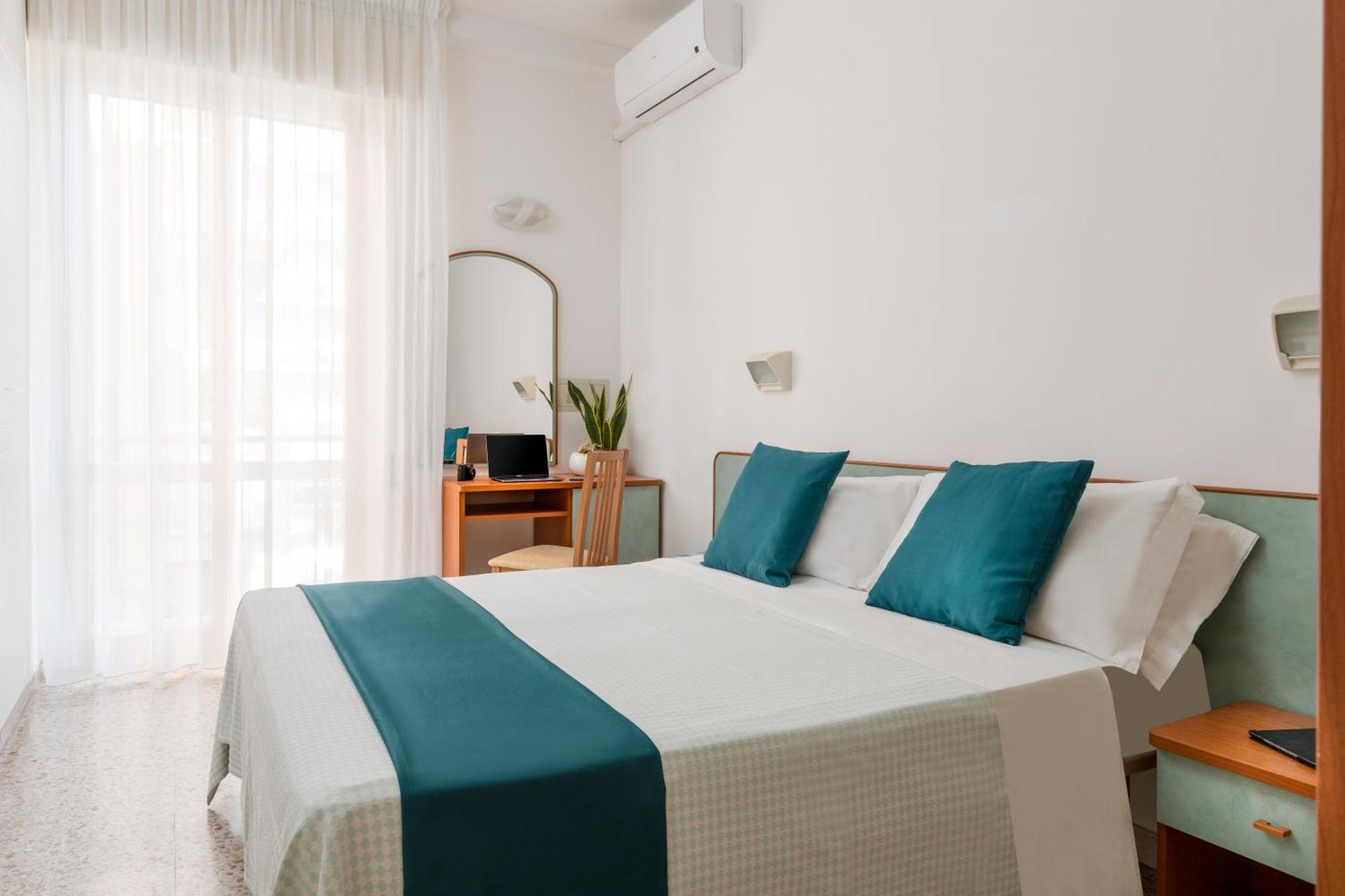 Hotel Tres Jolie Ріміні Екстер'єр фото