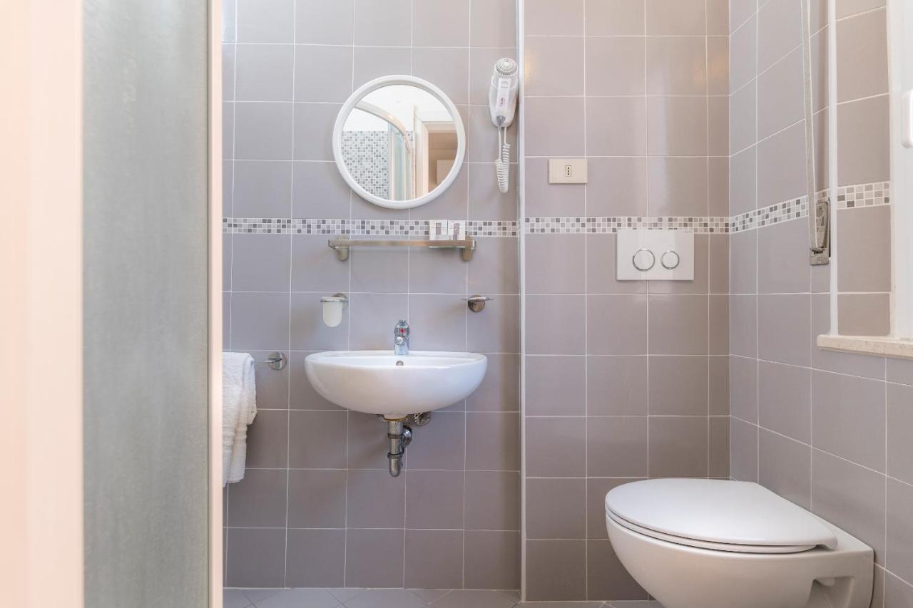Hotel Tres Jolie Ріміні Екстер'єр фото